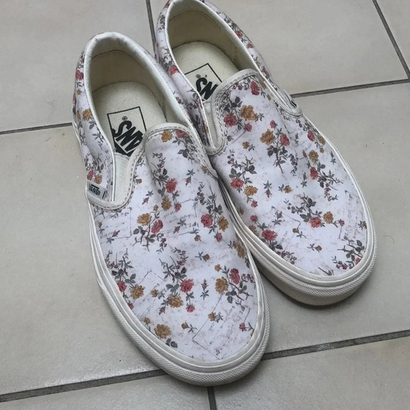 Vans Classic Slip-On Shoes In  Vintage Floral - Picture 8 of 8